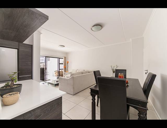 3 BEDROOM APARTMENT TO LET IN OLIVEDALE